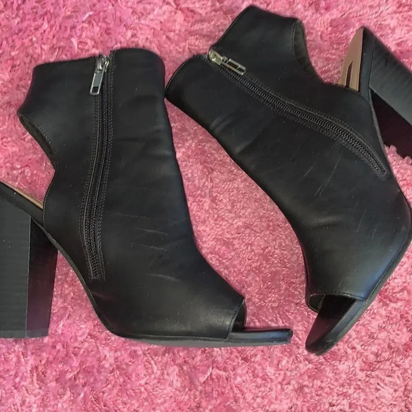 Forever21 Peep Toe Cut Out Heels - Picture 5 of 5